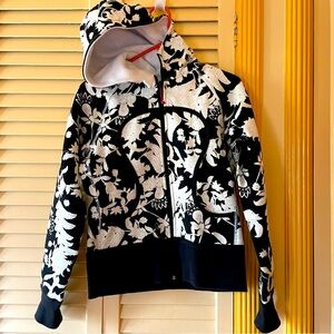 Lululemon Scuba Hoodie - please see pictures for details